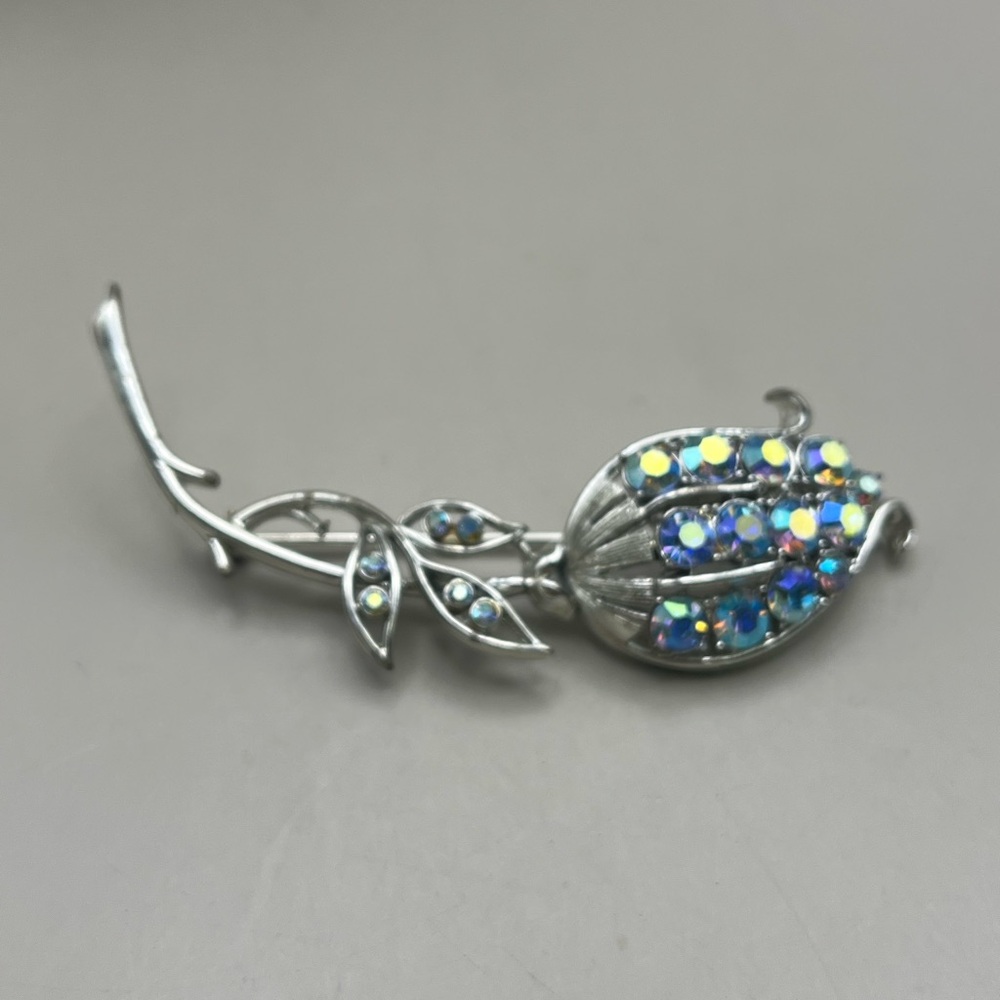 Vintage Coro Silver Blue Rhinestone Brooch-Stunning Retro Jewelry - Picture 1 of 4